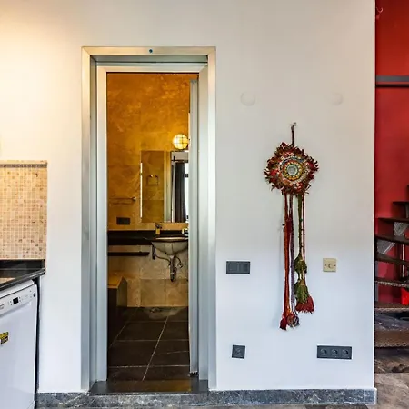 Dreamy Duplex Flat With Terrace Near Galata Tower Istambul